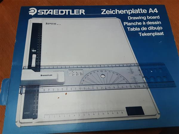 Grote foto tekenplaat diversen schoolbenodigdheden