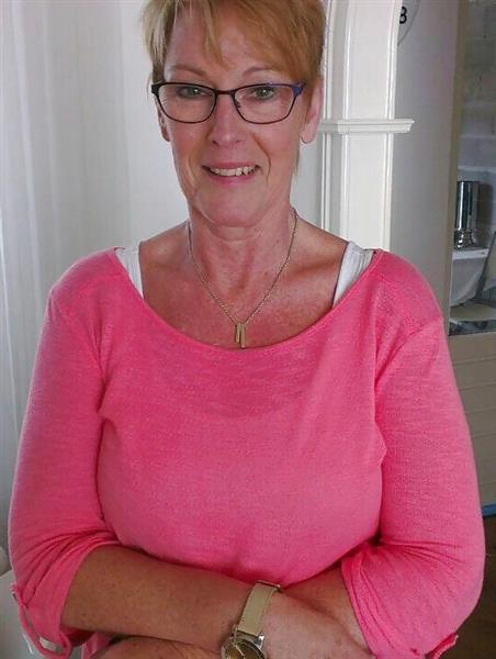 Grote foto de eenzaamheid bekruipt me contacten en berichten vrouw zoekt man