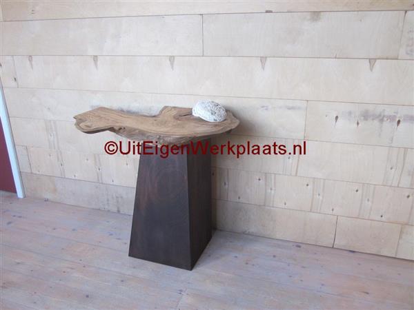 Grote foto showmodel sidetable met eiken boomstam bovenblad. huis en inrichting sidetables