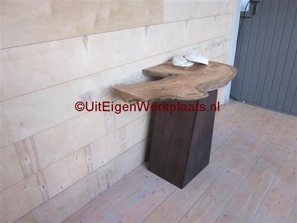 Grote foto showmodel sidetable met eiken boomstam bovenblad. huis en inrichting sidetables