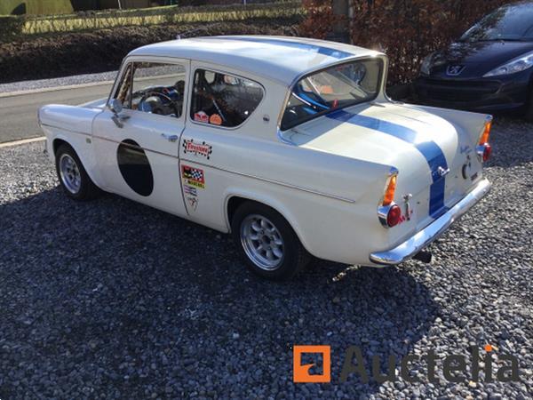 Grote foto oldtimer ford anglia rallye 12.000 km auto ford