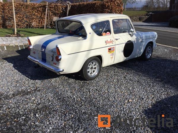 Grote foto oldtimer ford anglia rallye 12.000 km auto ford