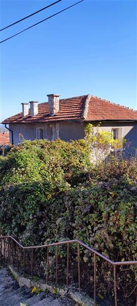 Grote foto te renoveren huis met 2 verdiepingen huizen en kamers bestaand europa