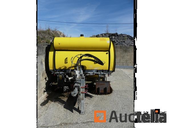 Grote foto gesleepte weg veegmachine twitst agrarisch veegmachines