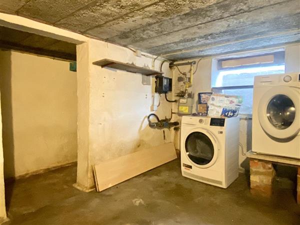 Grote foto tussenwoning centrum kortrijk met tuintje huizen en kamers tussenwoningen