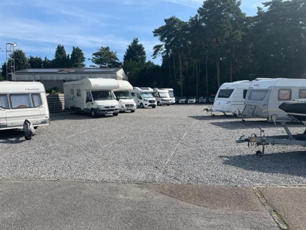 Grote foto stalling mobilhomes caravans caravans en kamperen stalling