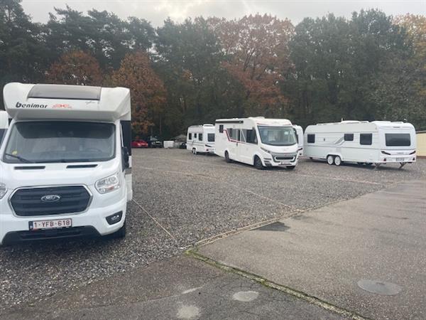 Grote foto stalling mobilhomes caravans caravans en kamperen stalling