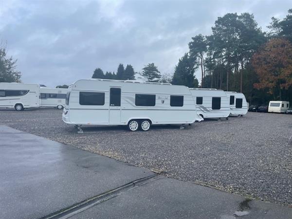 Grote foto stalling mobilhomes caravans caravans en kamperen stalling