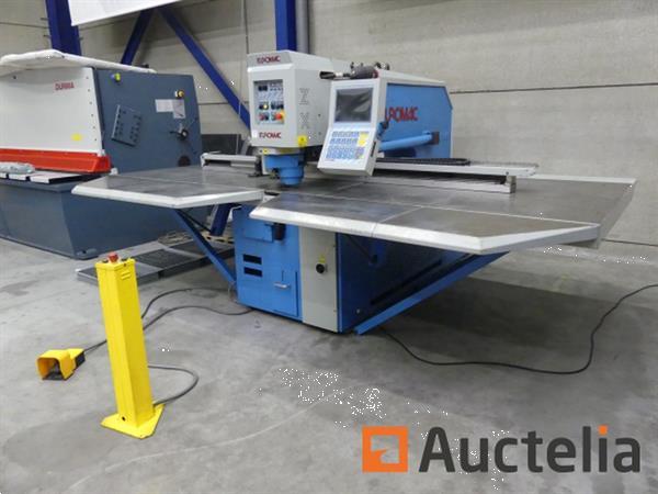 Grote foto euromac zx 1250 30 cnc ponsmachine doe het zelf en verbouw ijzerwaren en bevestigingsmiddelen