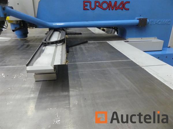 Grote foto euromac zx 1250 30 cnc ponsmachine doe het zelf en verbouw ijzerwaren en bevestigingsmiddelen
